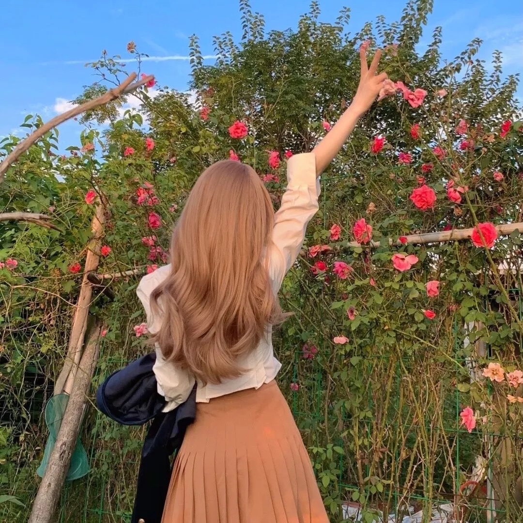 恶魔、变异人、异形、食人魔、地狱边缘的僵尸化的活死人携妻带子大举归来恐怖进攻不分日夜杀出个黎明2：极度震惊2D版